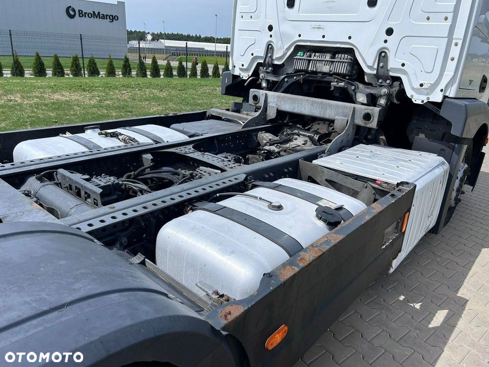Mercedes-Benz ACTROS - 14