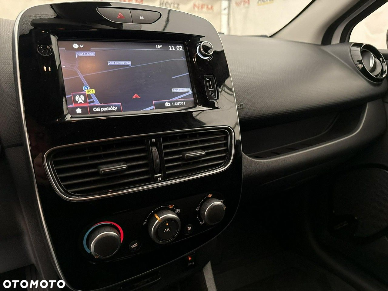 Renault Clio - 21