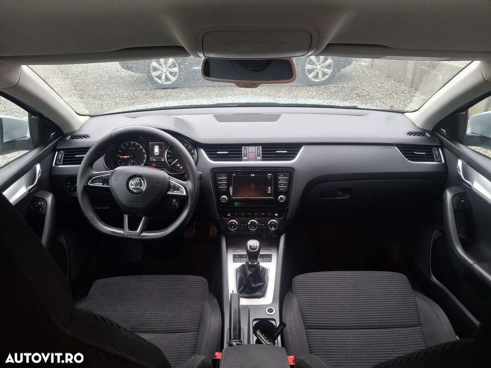 Skoda Octavia 2.0 TDI Premium Edition - 6