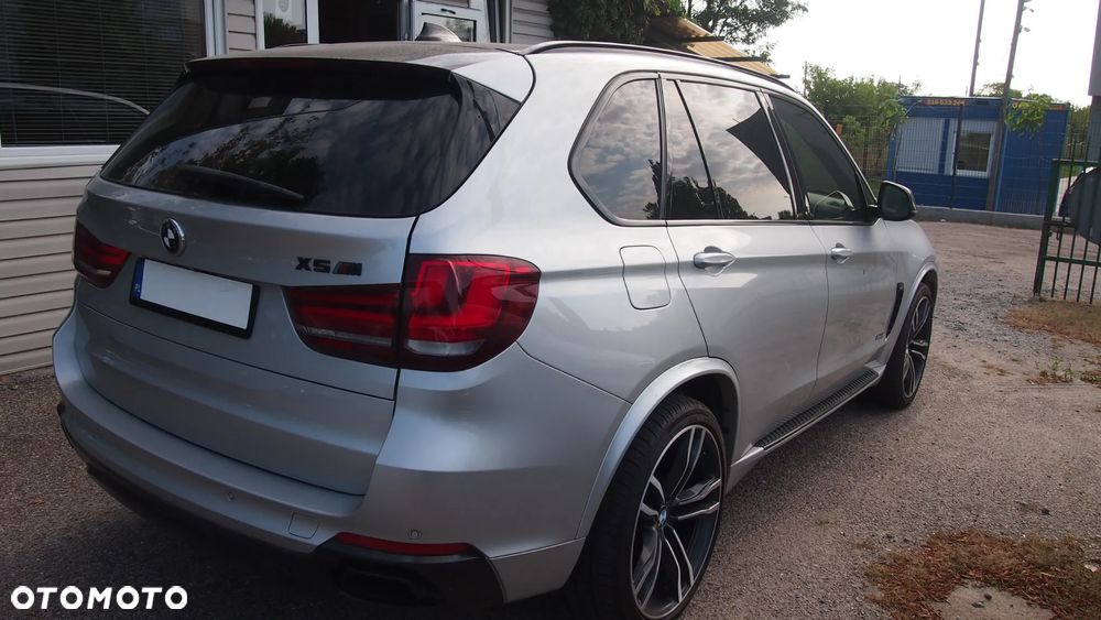 BMW X5 M M50i - 4
