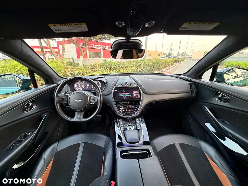 Aston Martin DBX - 9