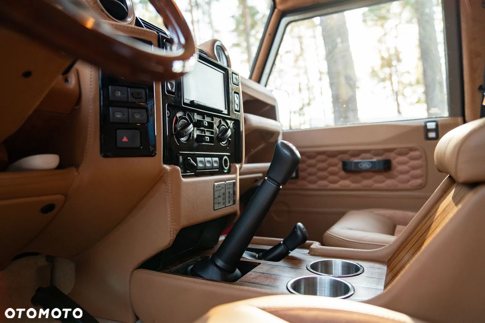 Land Rover Defender 90 Station Wagon SVX - 20
