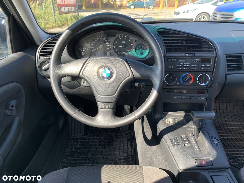BMW Seria 3 318i - 40