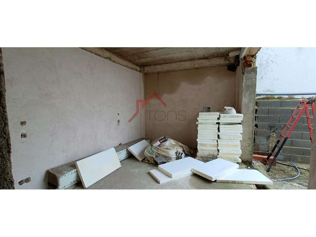 Lote de Terreno com Moradia V3+1 - Grande imagem: 4/10