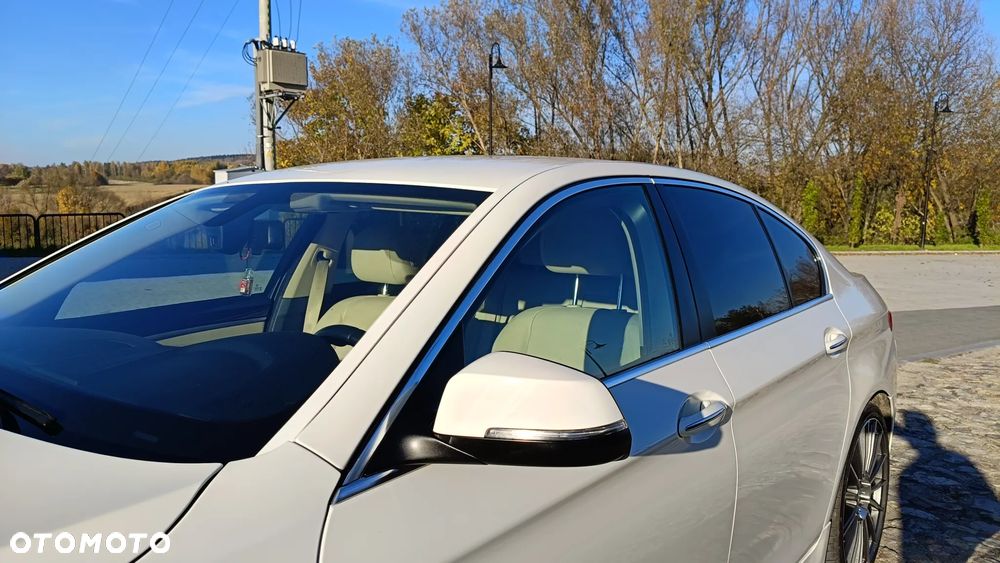 BMW Seria 5 530d xDrive Modern Line - 12