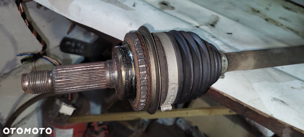 SUBARU IMPREZA II półoś lewa - 2