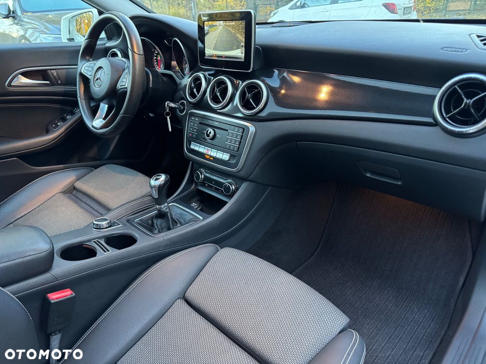 Mercedes-Benz CLA Shooting Brake 200 AMG Line - 33