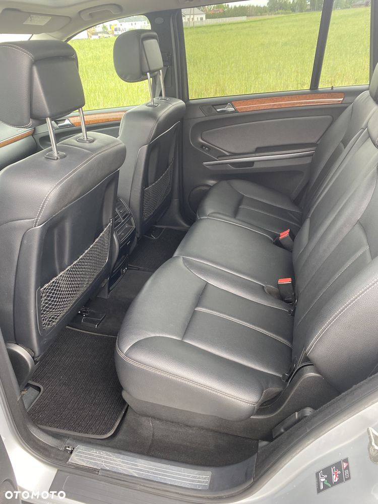 Mercedes-Benz GL - 13
