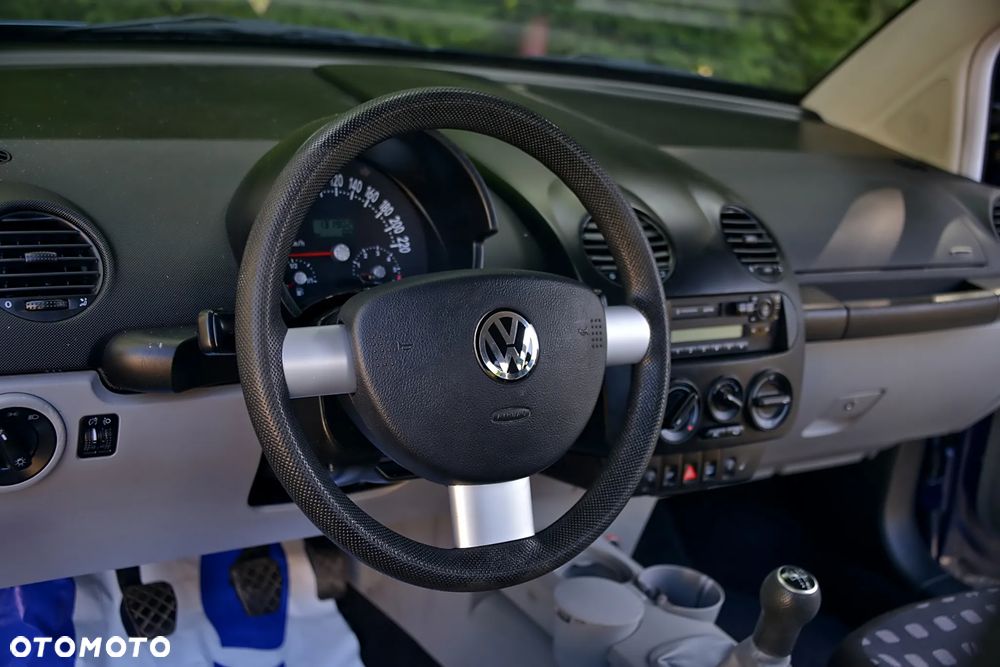 Volkswagen New Beetle - 25