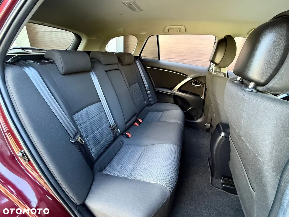Toyota Avensis 1.8 Sol - 24