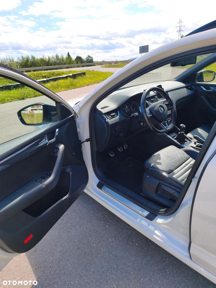 Skoda Octavia 2.0 TSI RS - 13