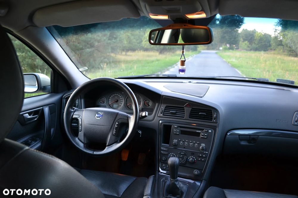 Volvo V70 2.4D5 Momentum - 10