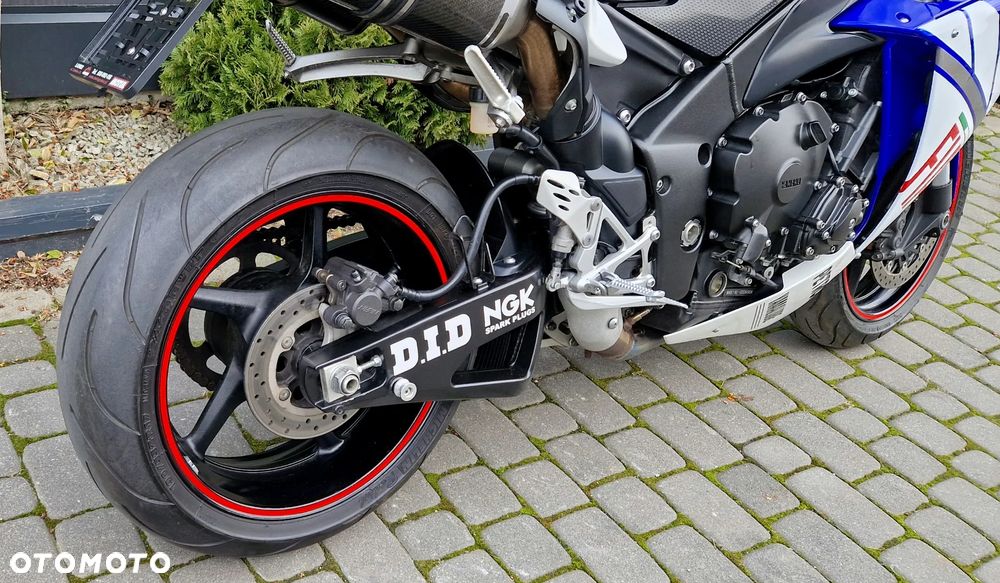 Yamaha R1 - 16