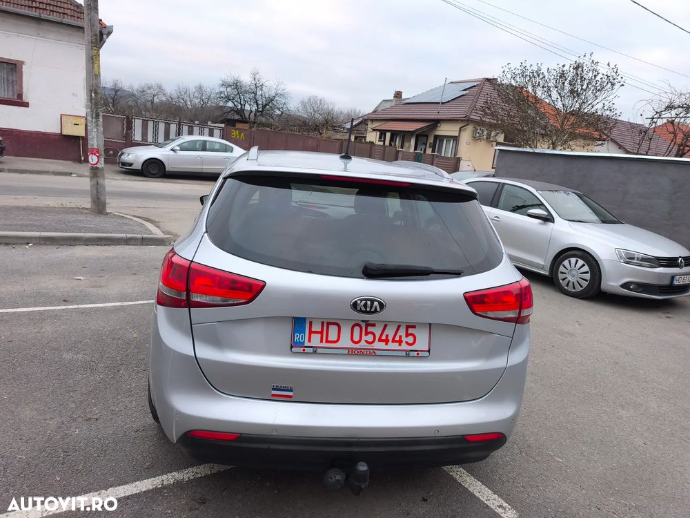 Kia Ceed 1.6 CRDi 136 ISG SW Platinum Edition - 6