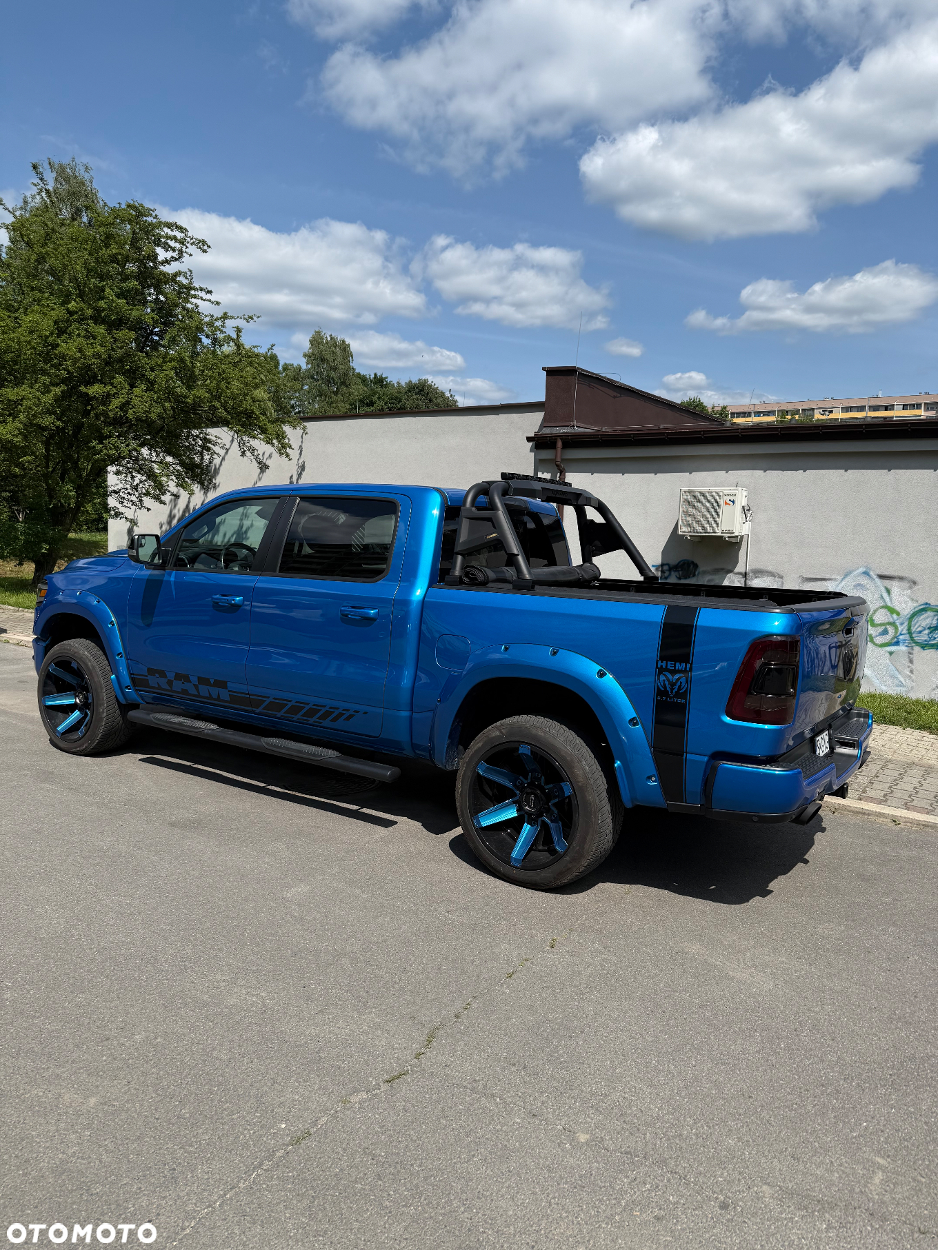 RAM 1500 Crew Cab Laramie - 2