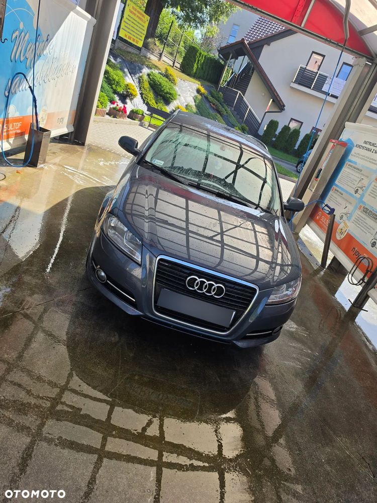 Audi A3 Sportback 2.0 TDI DPF Ambiente - 2