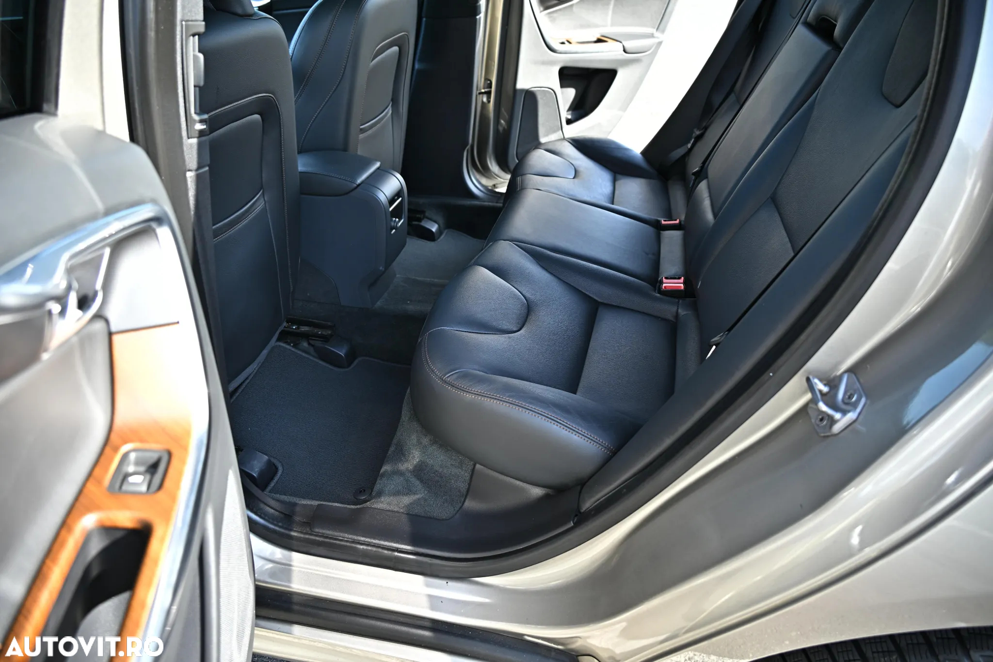 Volvo XC 60 D4 Geartronic Summum - 17