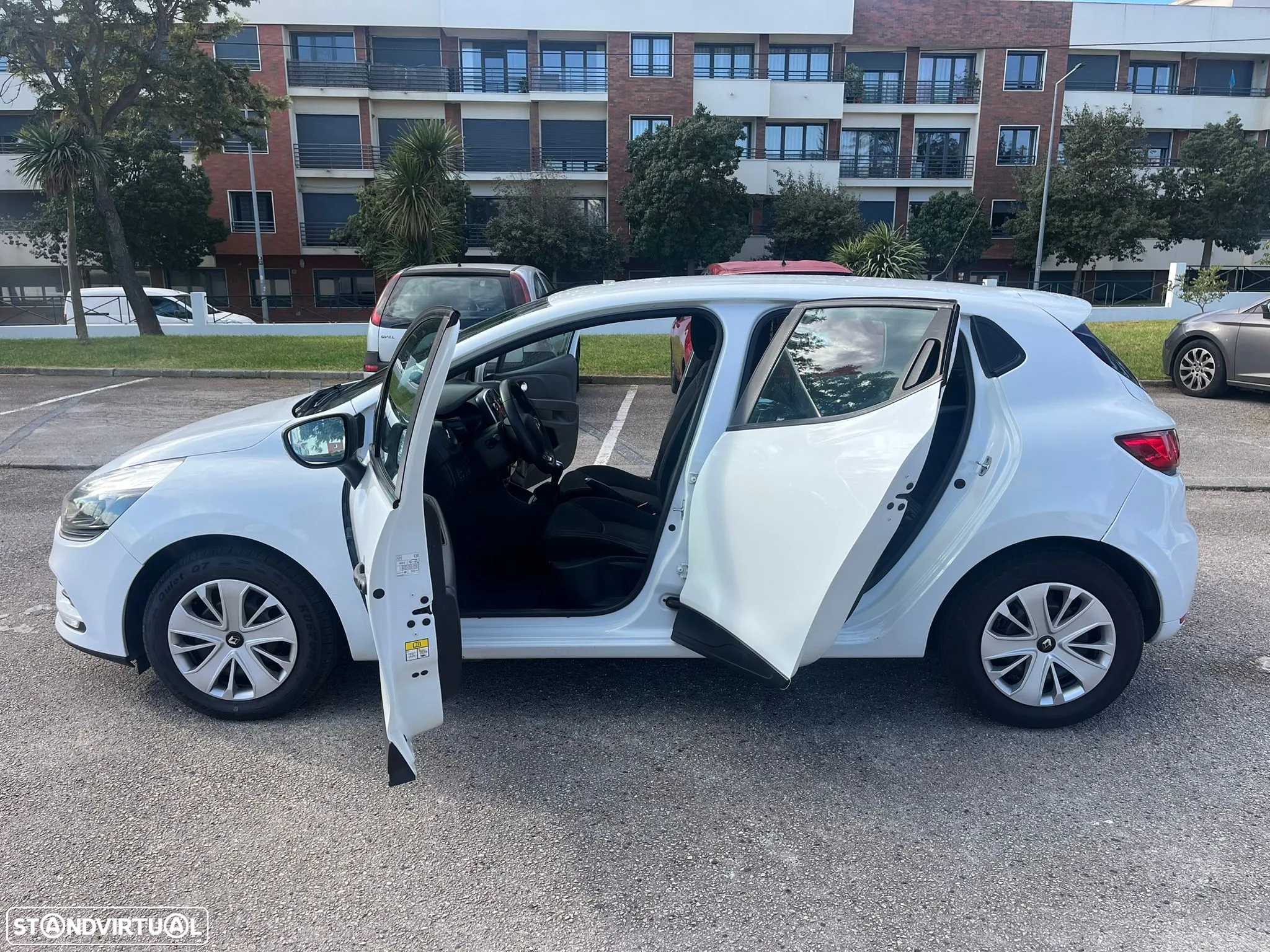 Renault CLIO 1.5 dCI - ZEN - AR CONDICIONADO - IVA DEDUTÍVEL - 17