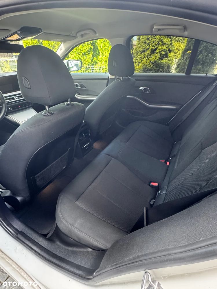 BMW Seria 3 318i - 7