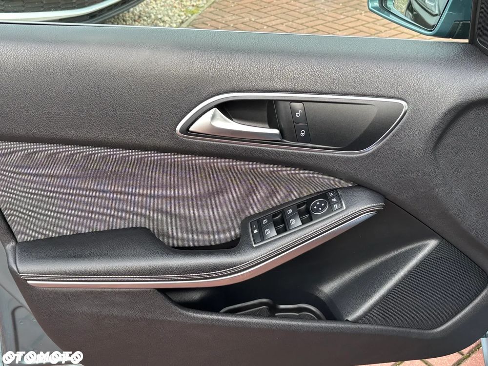 Mercedes-Benz Klasa A 180 (BlueEFFICIENCY) 7G-DCT Urban - 26