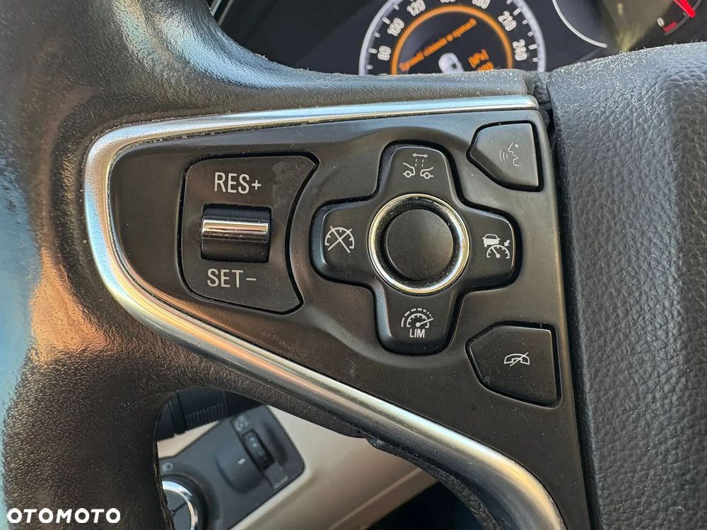 Opel Insignia 2.0 CDTI Cosmo S&S - 9