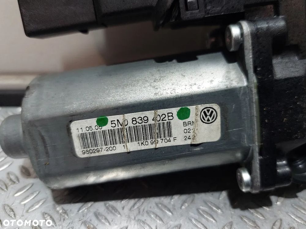 SILNICZEK SZYBY PRAWY TYŁ VW GOLF V 5 + PLUS NR 5M0839402B - 2