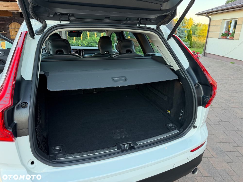 Volvo XC 60 B5 D AWD Geartronic Momentum Pro - 26