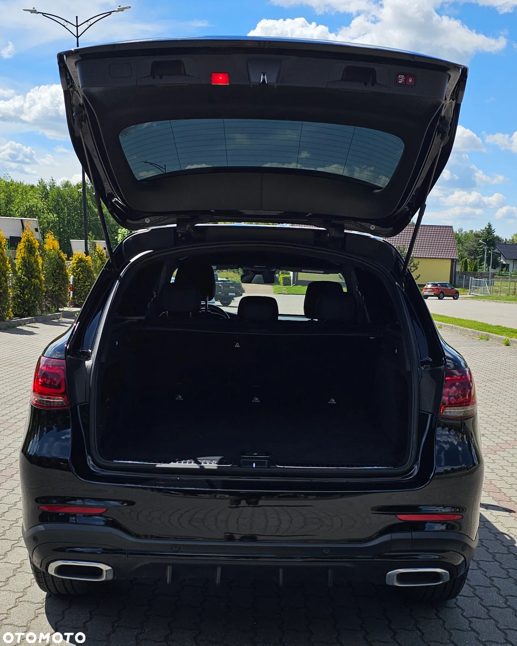 Mercedes-Benz GLC 300 4Matic 9G-TRONIC AMG Line - 10
