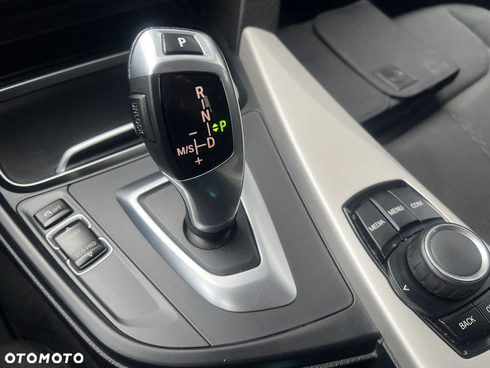 BMW Seria 3 318i - 13