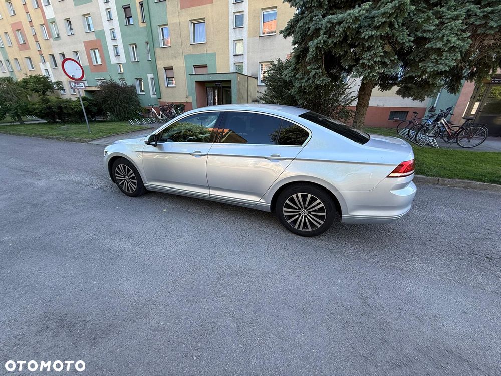 Volkswagen Passat 2.0 TDI SCR Comfortline - 11
