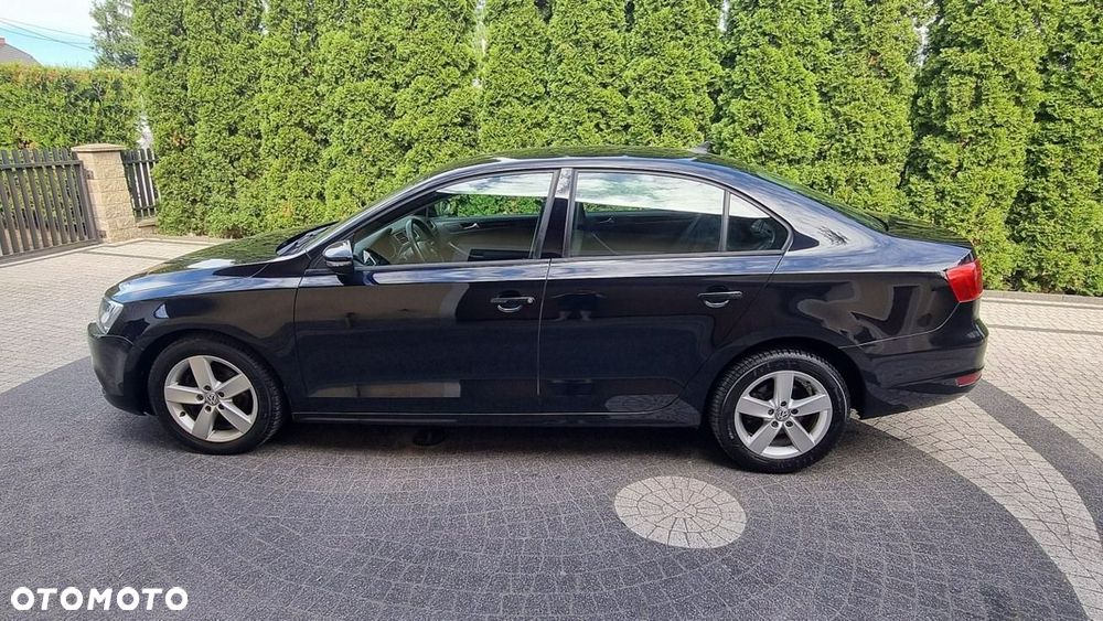Volkswagen Jetta - 3