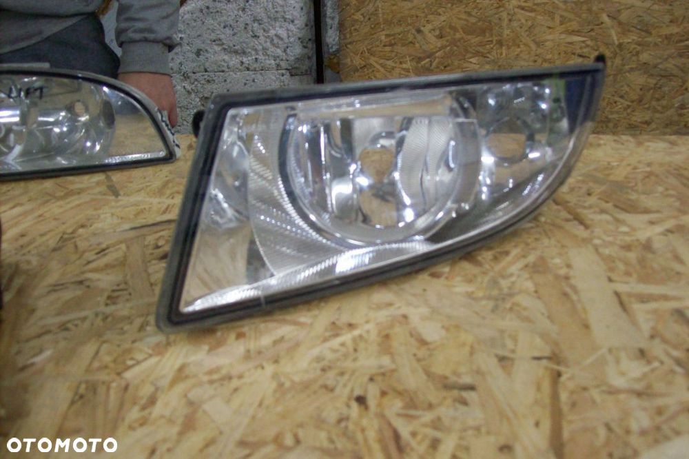 lampa przeciwmgielna lewa i prawa skoda fabia ii - 1