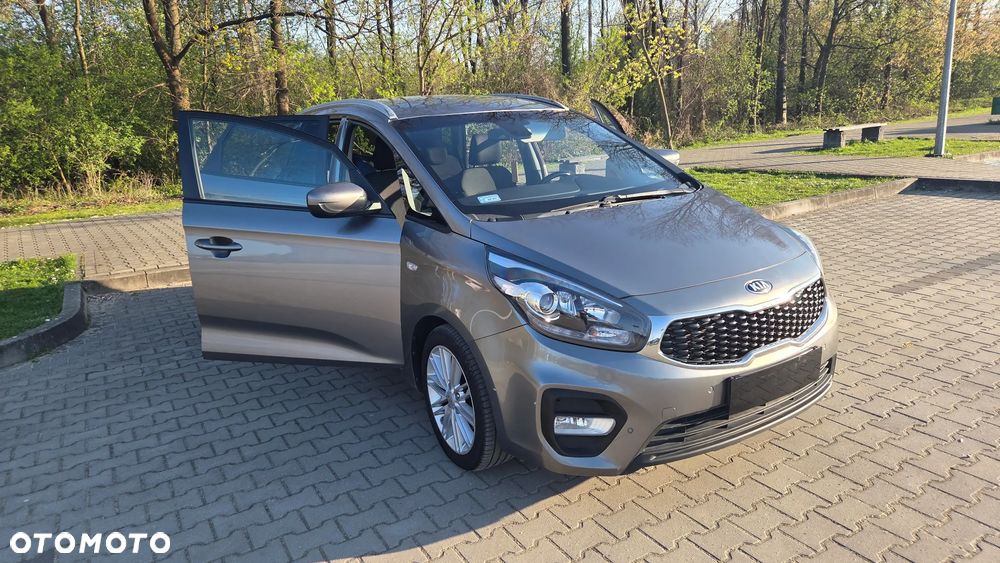 Kia Carens - 17