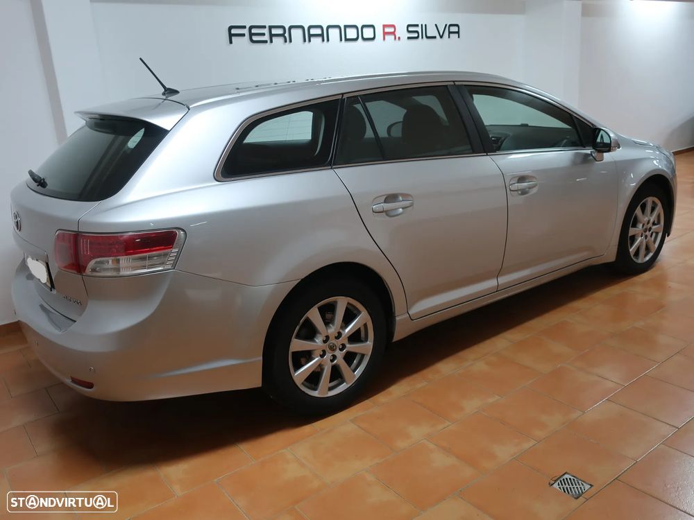 Toyota Avensis SW 2.0 D-4D Exclusive - 9