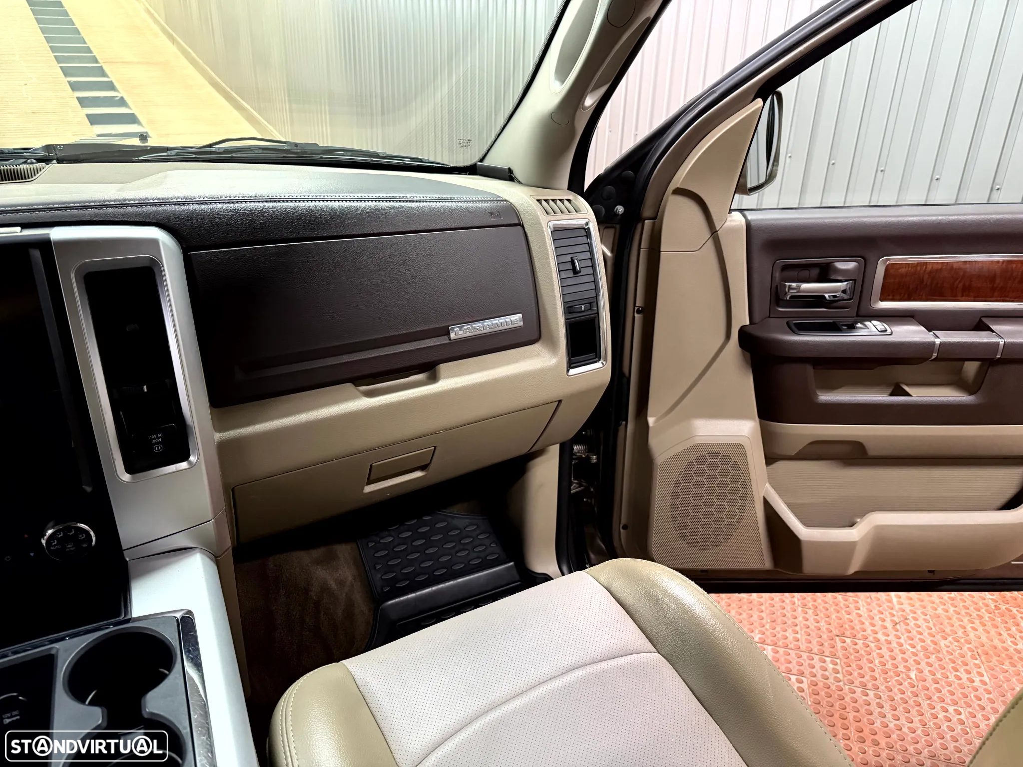 Dodge RAM 3500 Dually 6.7 Cummins Laramie - 32