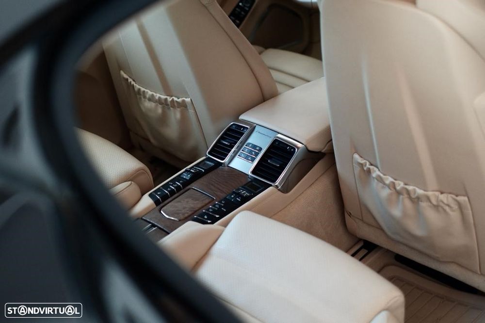 Porsche Panamera Turbo PDK - 18