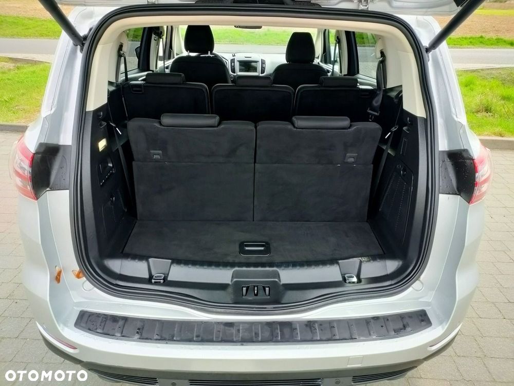 Ford S-Max - 17