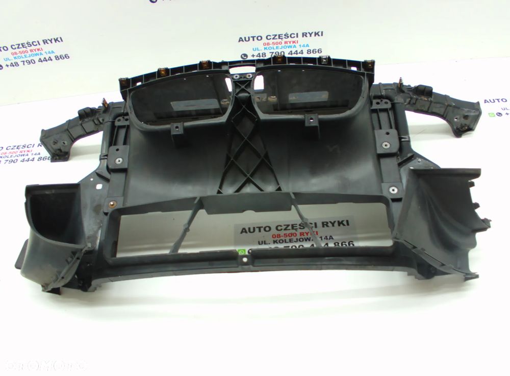 BMW 1 E87 2.0B Pas Przedni - 4