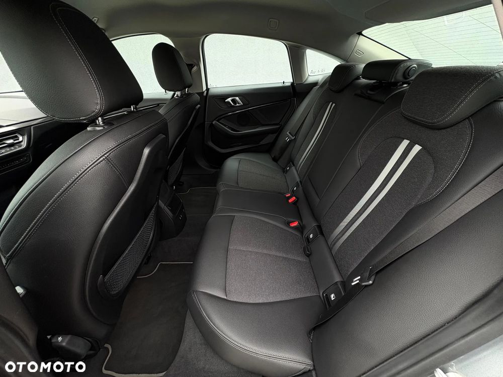 BMW Seria 3 318i M Sport - 19