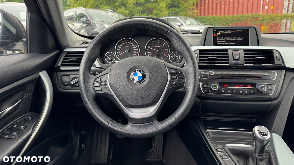 BMW Seria 3 318d Sport Line - 34
