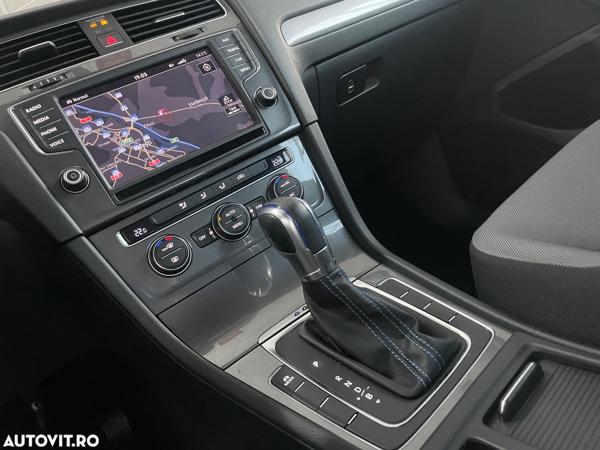 Volkswagen e-Golf - 10