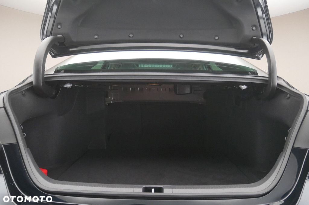 Toyota Camry - 16