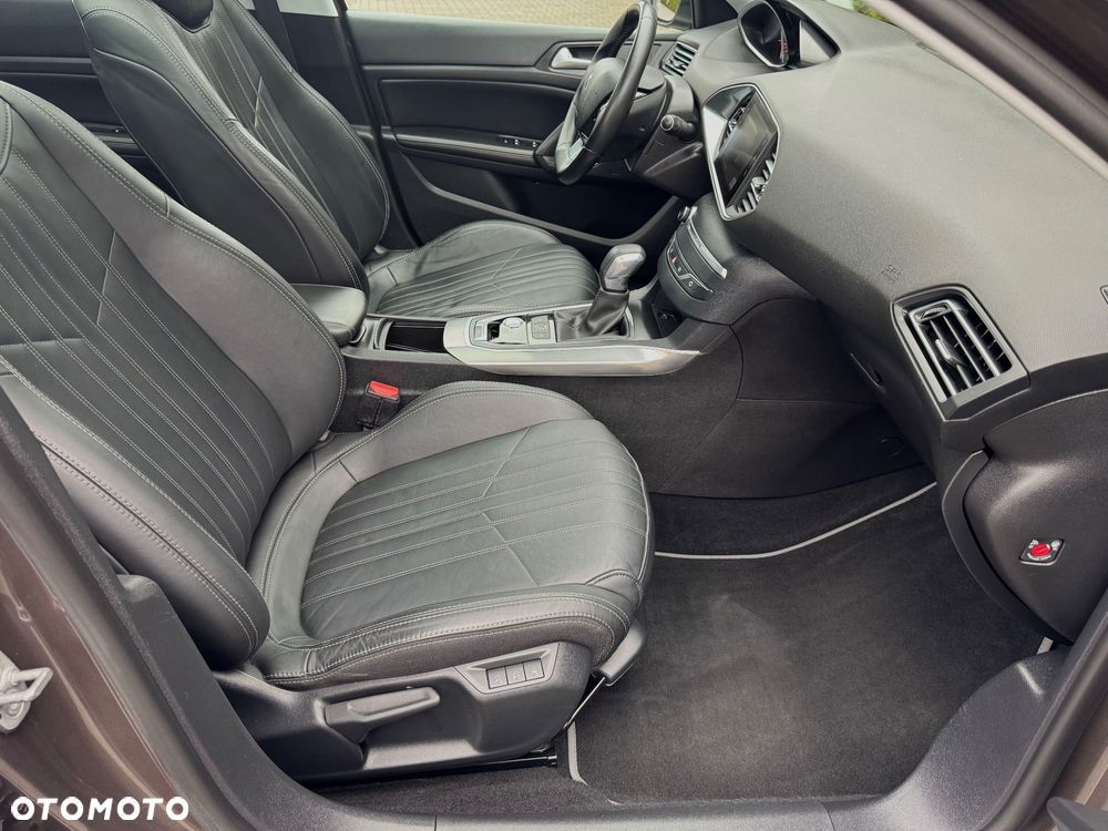 Peugeot 308 BlueHDi 150 EAT6 Stop & Start GT-Line Edition - 29