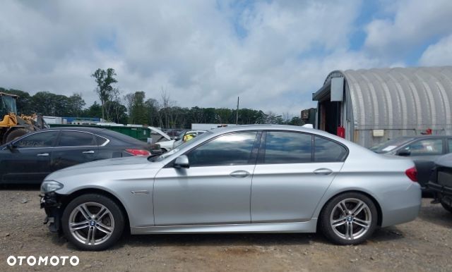 BMW Seria 5 528i xDrive - 32
