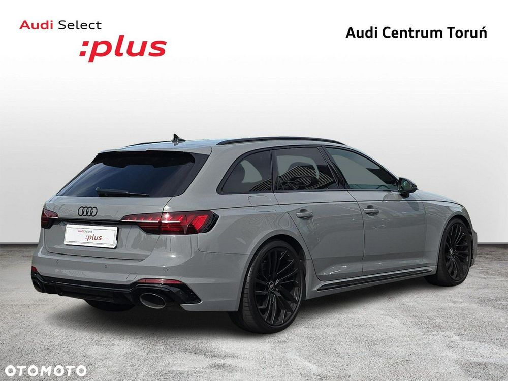 Audi RS4 Limousine - 5