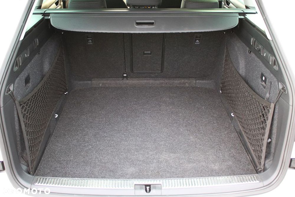 Skoda Superb 2.0 TDI SCR Style DSG - 33