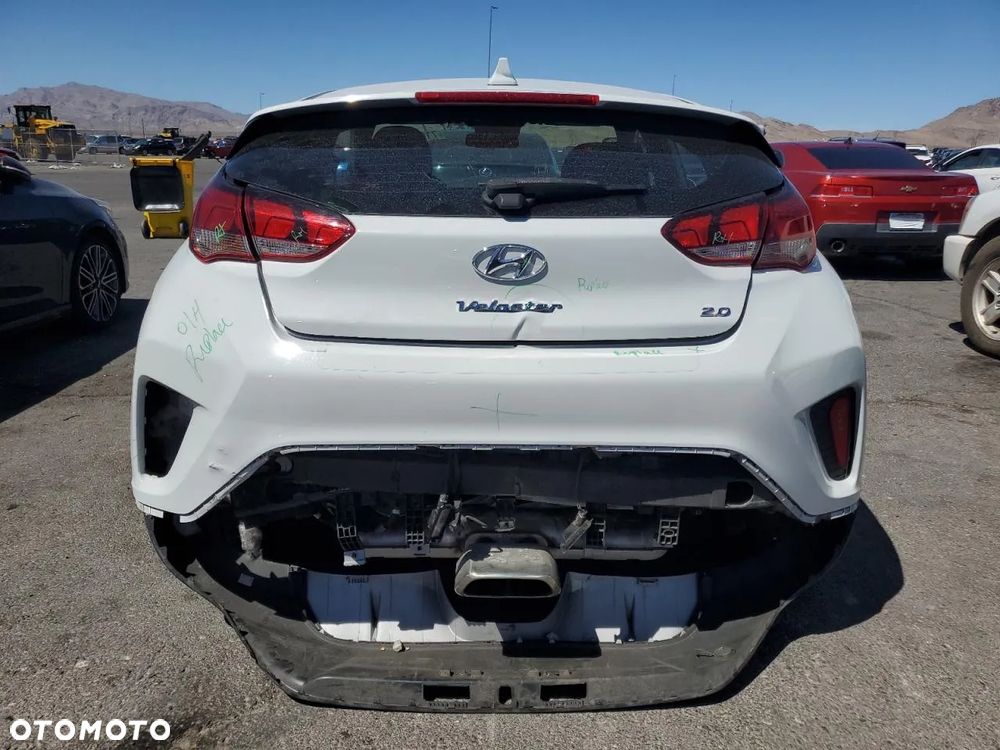 Hyundai Veloster - 5