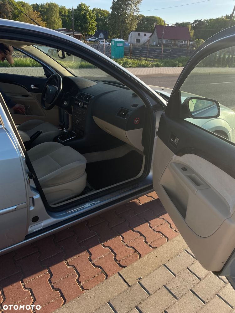 Ford Mondeo 1.8 SCi Ghia - 13