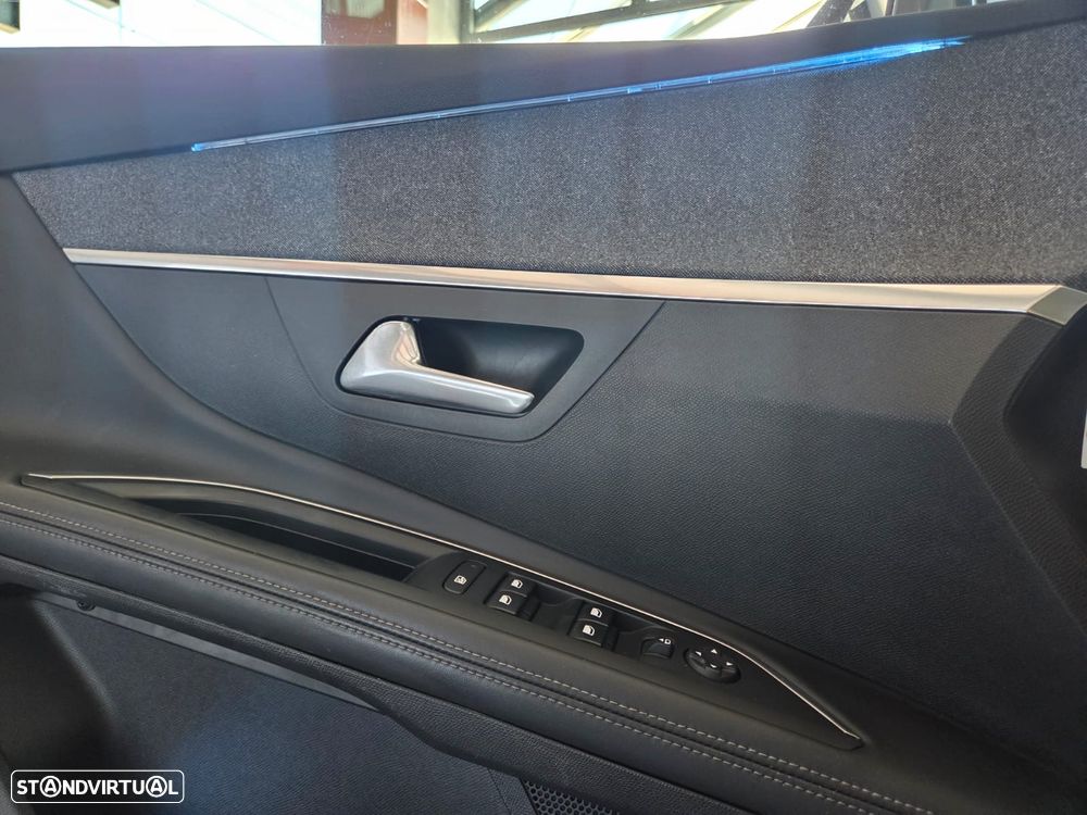 Peugeot 5008 PureTech 130 EAT8 Stop & Start Allure Pack - 17