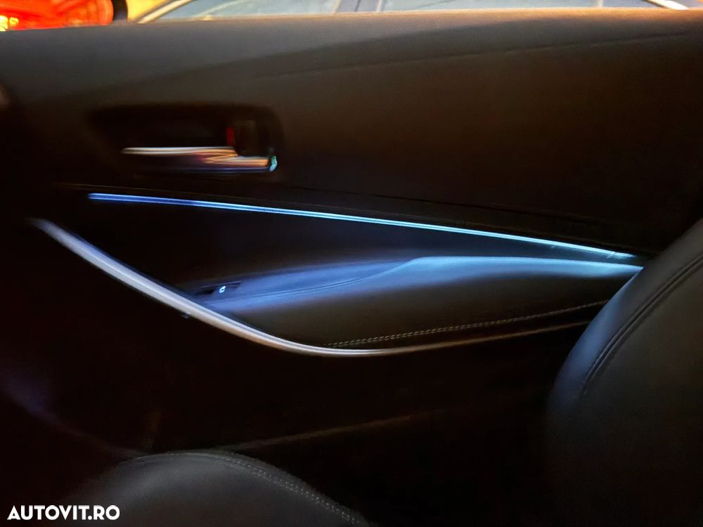 Toyota Corolla 1.8 HSD Business - 28